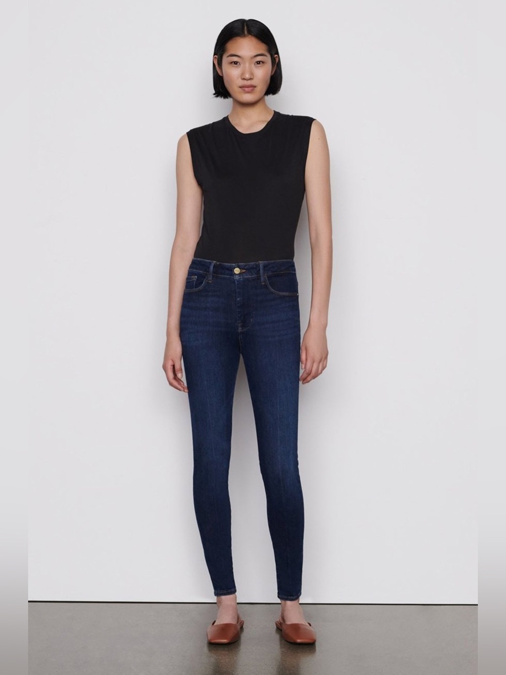 Frame Le One Skinny Jeans Dark Wash Size 2 (30-36)